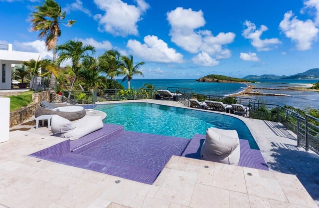 Stunning 5 Bedroom Villa 8 Minutes Walk to the Beach in Terres Basses, St Martin