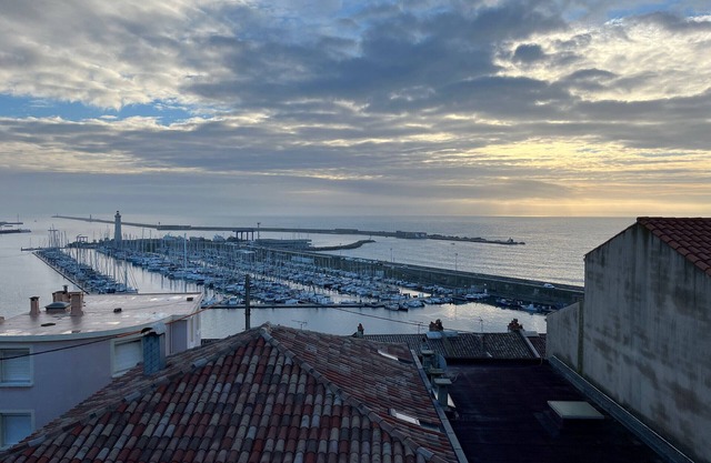 Stunning air-conditioned duplex, sea view, 2 bedrooms, WIFI in Sète