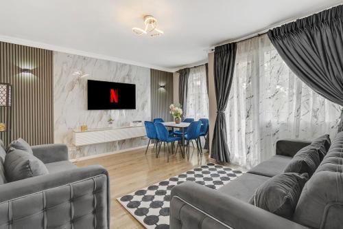 Stunning Apartment Zone 1, 2 Bed Sleeps 6 with Balcony in Central London - Open for families Relocating, Business stay and Long Stay