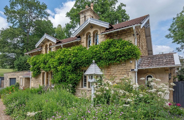 Stunning Bath Property, Perfect For Families, Parties, 3 Hot Tubs!
