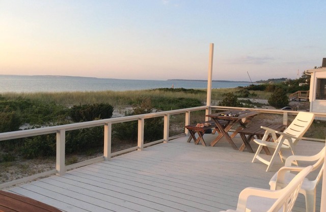 Stunning Beach Cottage on Private Road! Shinnecock Hills, Southampton, NY