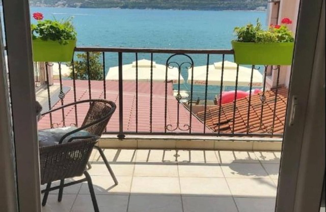Stunning Beachfront Stay in Herceg Novi - One Bedroom Apartment N