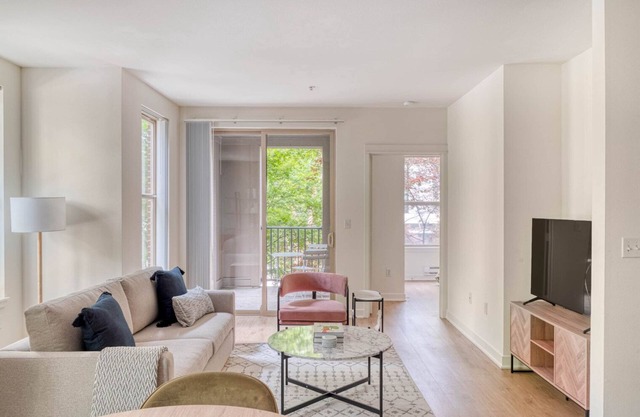 Stunning Bellevue 2BR w/Gym, W/D & Lounge, near Shops, by Blueground