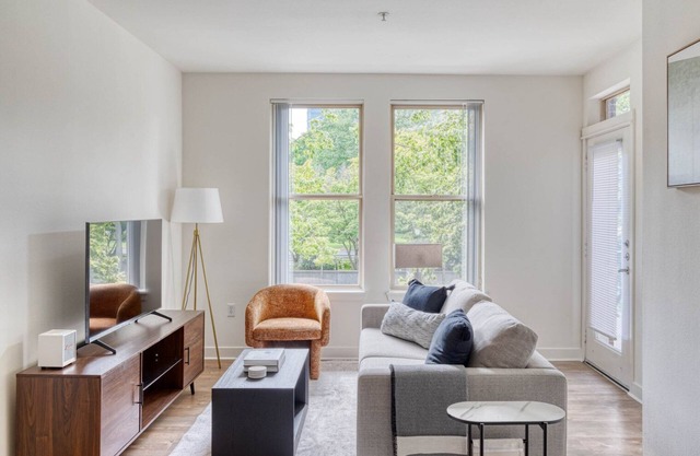 Stunning Bellevue 2BR w/Gym, W/D & Lounge, near Shops, by Blueground