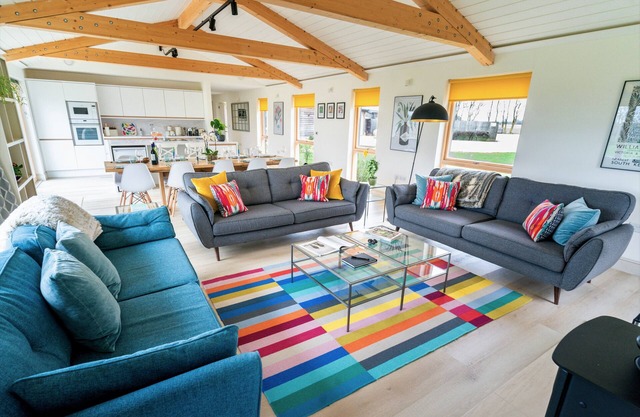 Stunning Celebration Eco Cottage Sleeps 10 with River Views, Ely