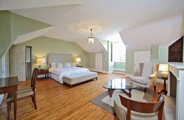 Stunning chateau, built in 1611, beautifully renovated, furnished and equipped.