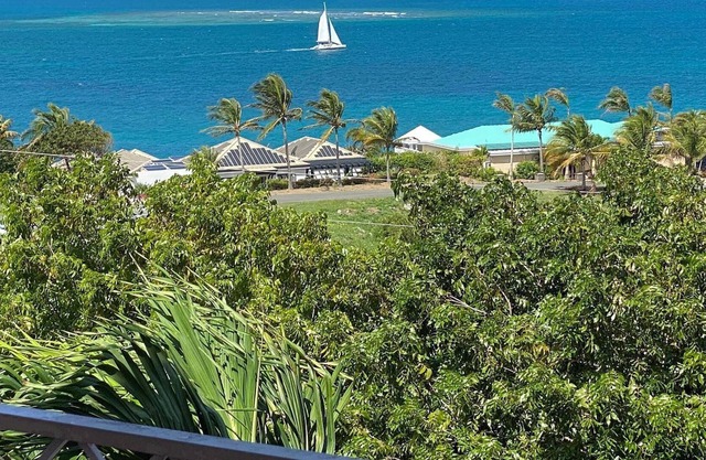 Stunning corner stay w/ BIG SEA VIEWS!