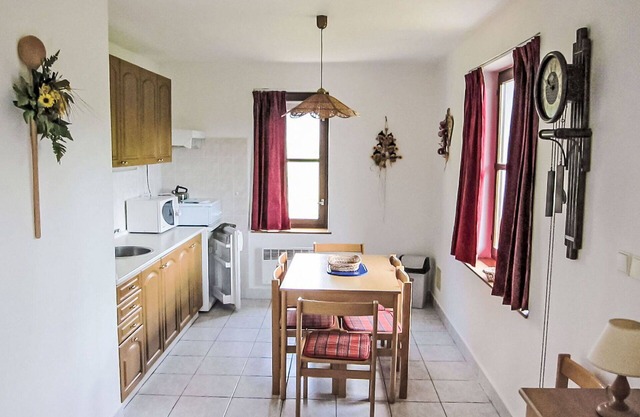 Stunning private villa with pool, WIFI, TV, patio, pets allowed, panoramic view and parking