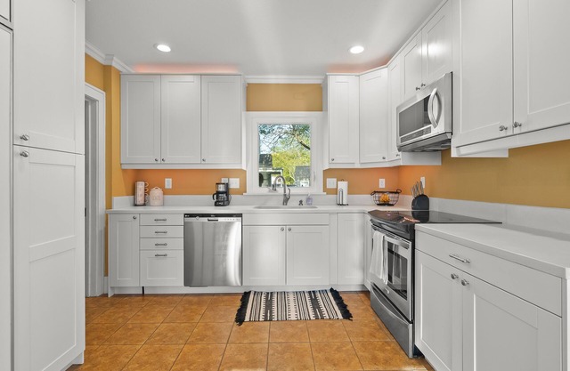 Stunning Family Getaway - 4 Queens + 2 Twin Beds