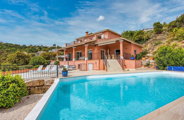 Stunning home in Les Adrets-de-l'Estére