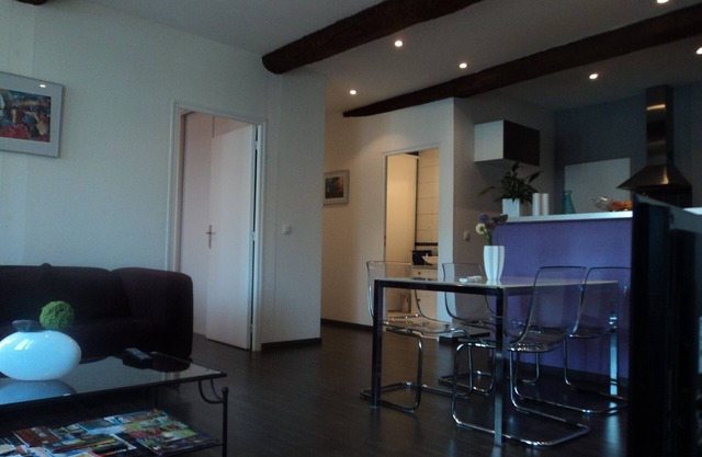 Stunning fully renovated apartment with air-conditioning