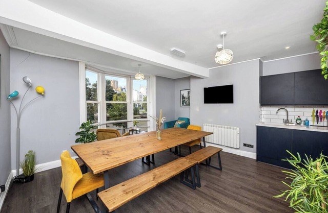 Stunning fully self-contained apartment with great facilities, very private and quiet!