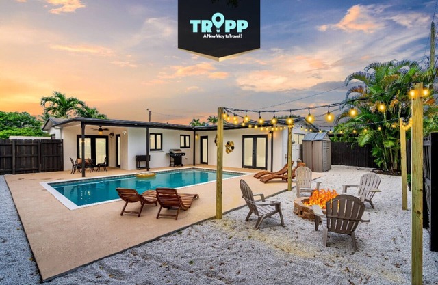 Stunning Heated Pool Home Retreat/Hollywood