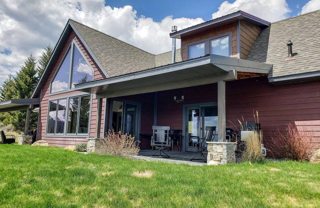 Stunning Hollowtop House