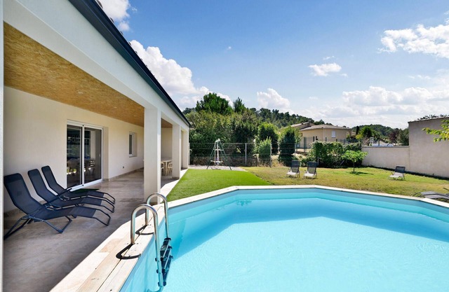 Stunning home in Saint-Theodorit