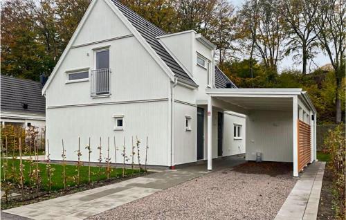 Stunning Home In Båstad With Wifi