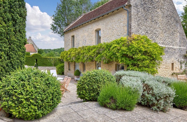 Stunning home in Fontaine-Henry