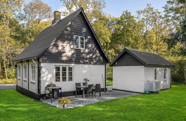 Stunning home in Gudhjem with WiFi