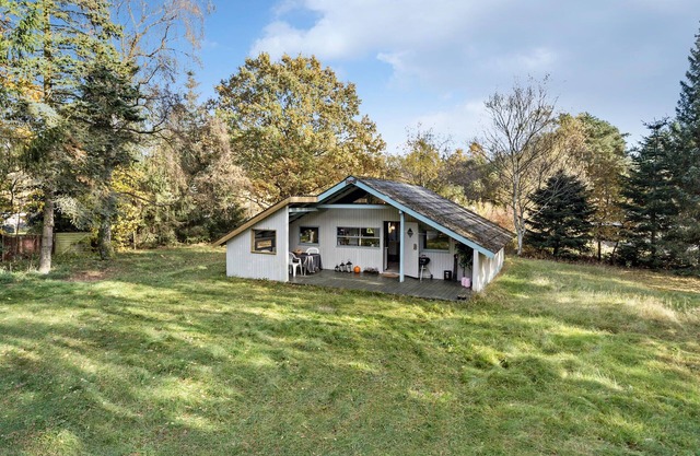 Stunning home in Rønde with WiFi