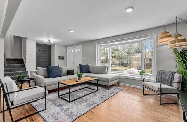 Stunning Home|SunRoom+Fenced In Yard+Garage!