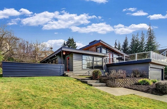 Stunning Mid- Century Modern ReModeled Home from 1950s !
