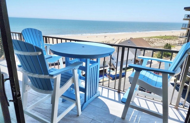 Stunning Ocean view , fews steps to the beach!