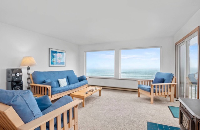 Stunning Panoramic Ocean Front Views, Single Level, Open Floor Plan, BBQ, Large Deck, Walk to Beach