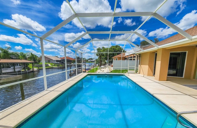 Stunning Pool Home~Boat Dock~Game Room~King Beds