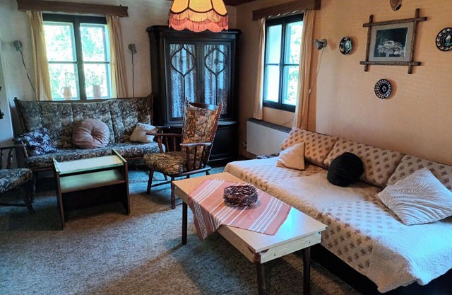 Stunning private villa for 12 people with TV, pets allowed and parking