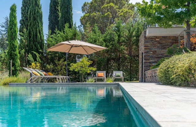 Stunning property with 14 meters pool and views
