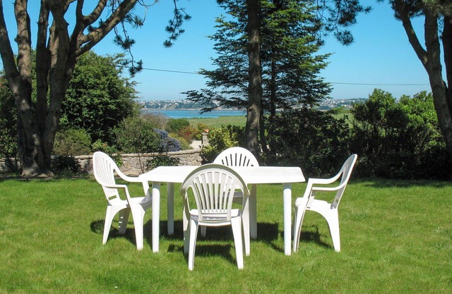 Stunning private villa for 4 guests with WIFI, TV, terrace and pets allowed