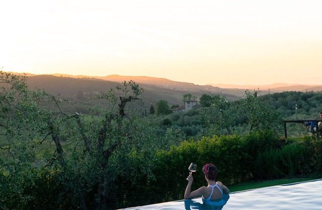 Stunning private villa for 21 guests with WIFI, A/C, private pool, TV and parking