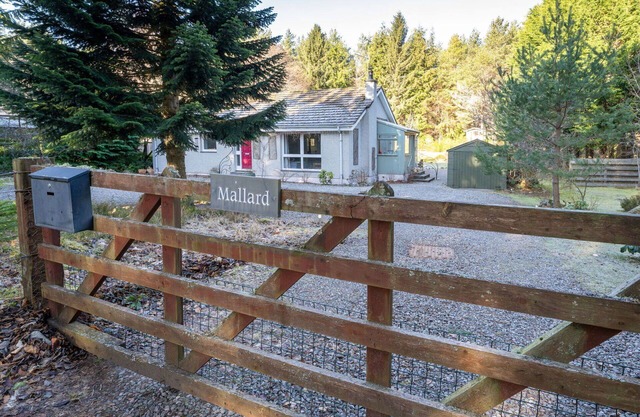 Stunning private villa for 6 guests with WIFI, TV, patio, pets allowed and parking