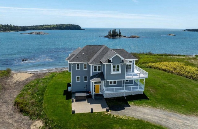 Stunning, Private and Spacious 4-bedroom house with private beach!