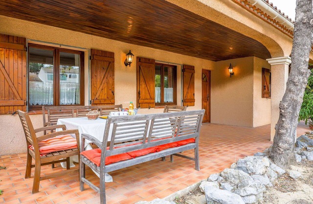 Stunning private villa for 10 people with WIFI, TV, terrace, pets allowed and parking