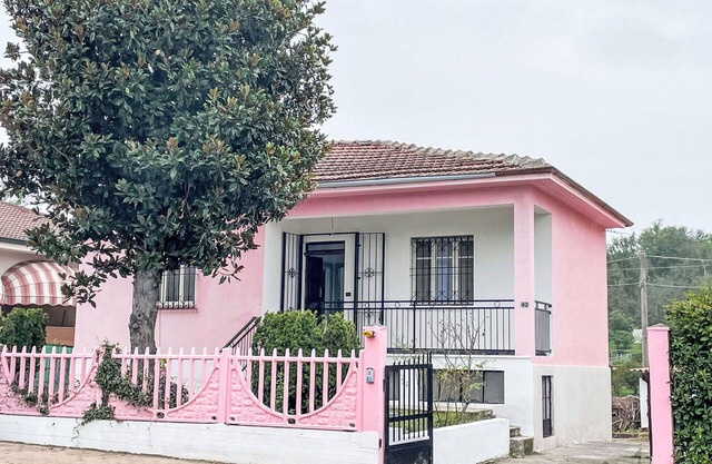 Stunning private villa for 2 guests with private pool, WIFI, patio, pets allowed and parking
