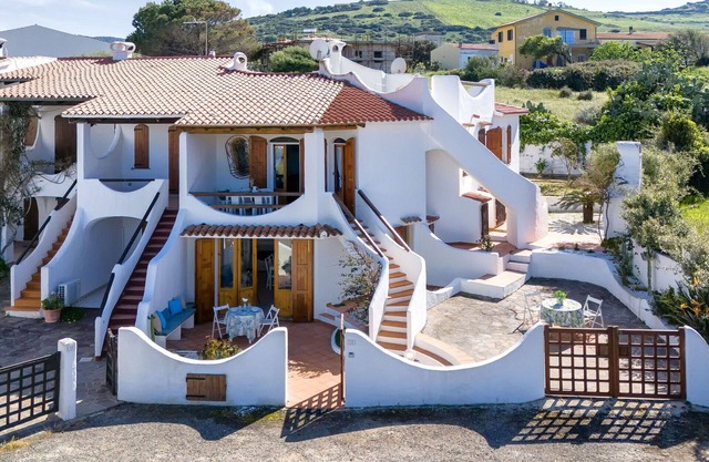 Stunning private villa for 10 guests with WIFI, A/C, TV, patio and parking