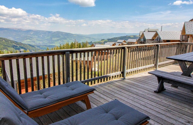 Stunning private villa with WIFI, hot tub, TV, terrace, pets allowed and panoramic view