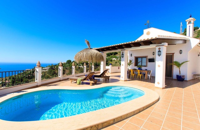 Stunning private villa for 5 people with A/C, WIFI, private pool, TV, terrace and parking
