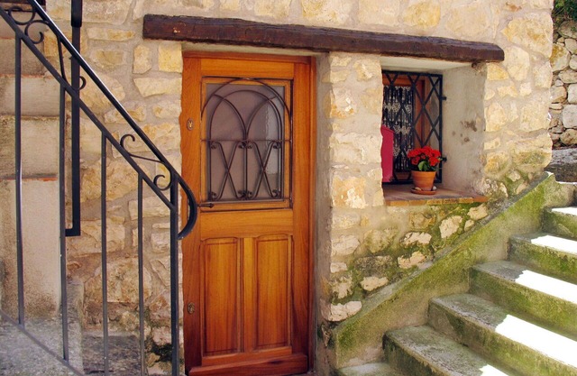 Stunning private villa for 5 guests with WIFI, TV, patio, pets allowed and parking