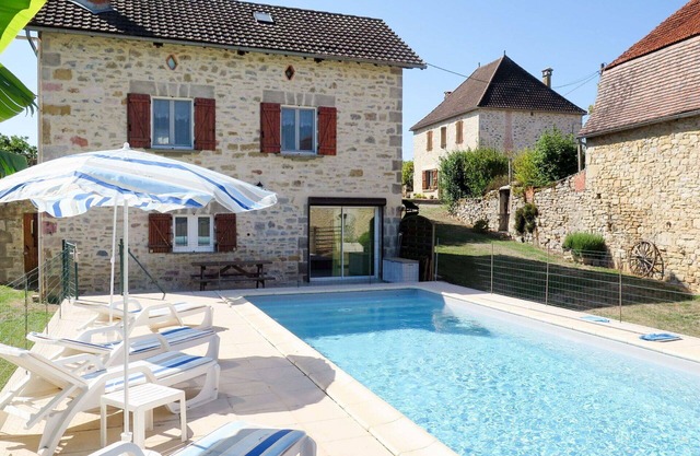 Stunning private villa with A/C, private pool, TV, terrace, pets allowed, panoramic view, parking