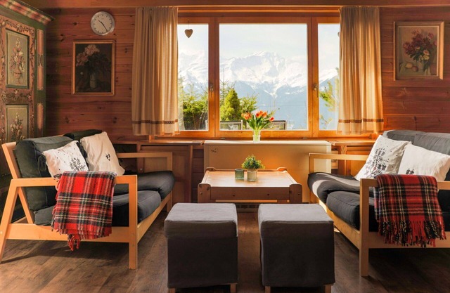Stunning private villa for 6 guests with WIFI, TV, terrace and parking