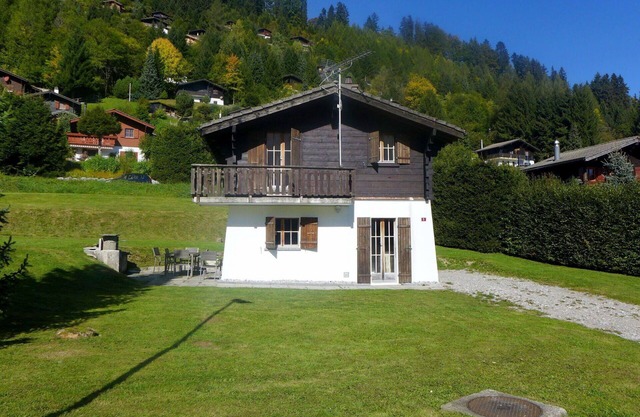 Stunning private villa for 6 guests with WIFI, TV, patio, pets allowed and panoramic view