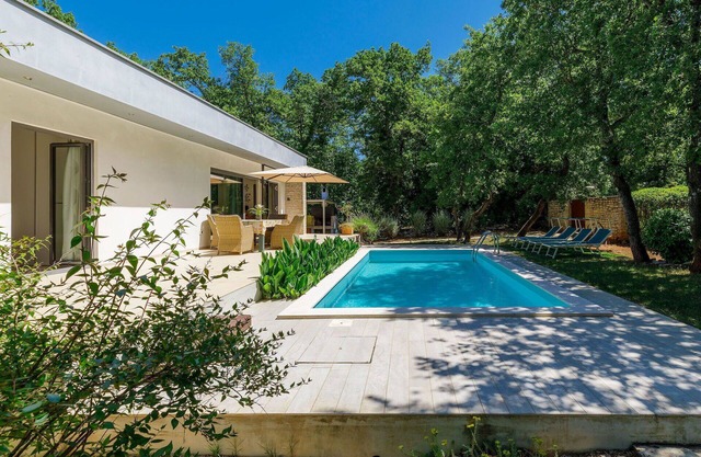 Stunning private villa for 4 people with A/C, private pool, WIFI, TV, terrace and pets allowed