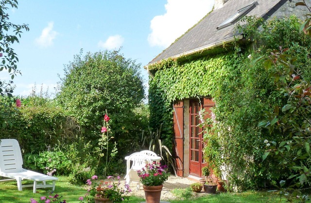 Stunning private villa for 3 people with WIFI, TV and parking