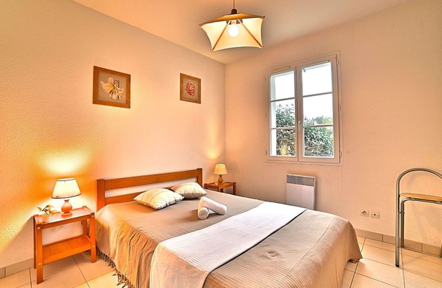 Stunning private villa for 5 people with WIFI, TV, terrace, pets allowed and parking