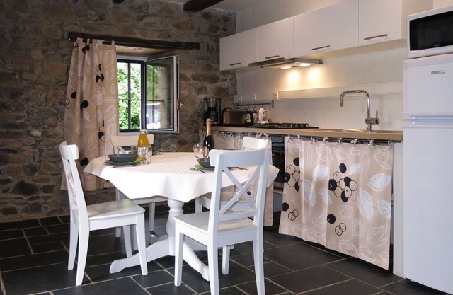 Stunning private villa for 4 people with WIFI, TV and parking