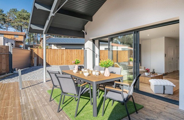 Stunning private villa for 4 people with A/C, WIFI, TV, terrace, pets allowed and parking