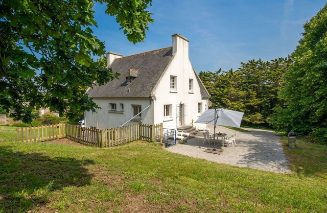 Stunning private villa for 6 guests with TV, terrace and parking