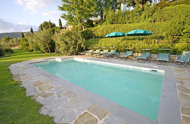 Stunning private villa for 12 guests with private pool, WIFI, TV, patio and panoramic view